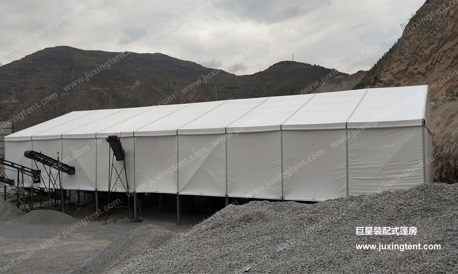 在甘肅，這種廠房很流行，砂石廠都在用